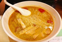 冬荫功猪排汤檬粉
