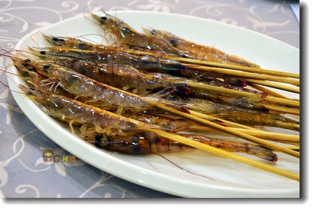 串鲜虾，吃着方便；