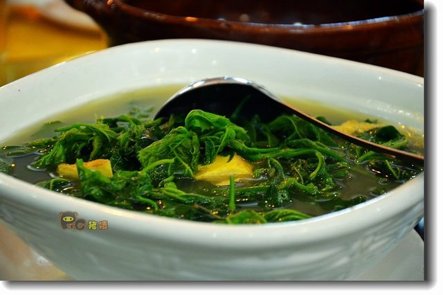 青水浸桑叶，确实是清水，加个皮蛋肉丝就好；