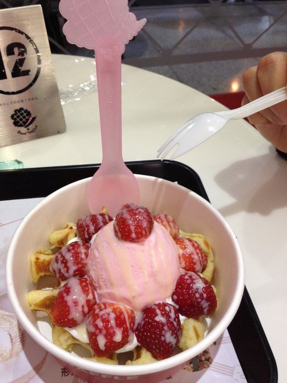 草莓松饼冰激凌