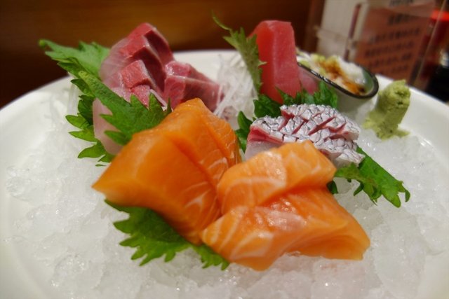 生鱼片定食