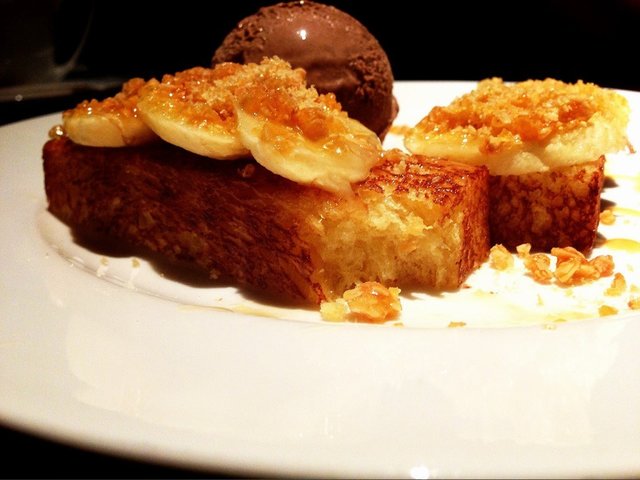 焦糖奶油蛋糕，香蕉巧克力雪糕，果仁糖，焦糖酱