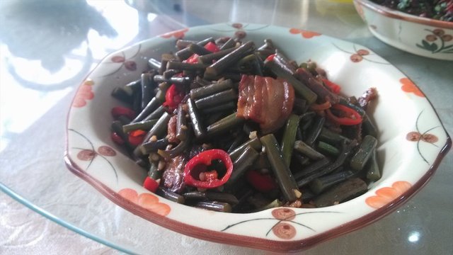 这道菜是同事点的,结果她又不喜欢蕨菜的味道,而且这道菜价格贵呀