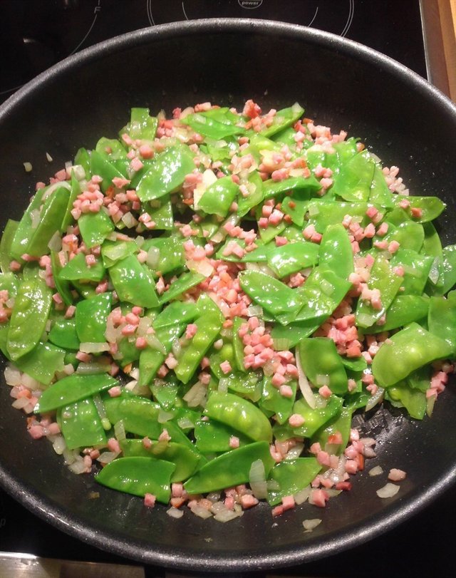 豌豆鲜蘑焖面
