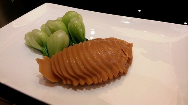 芥香棠菜拼冷切鲍鱼