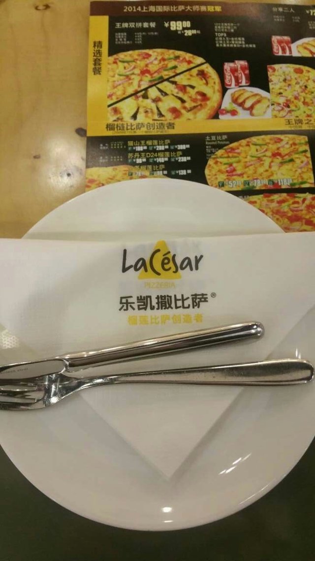 纸巾刀叉也很精致