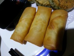 春卷就不咋地了，里面馅料太少，一份三个，价格是不贵，但味道很一般。