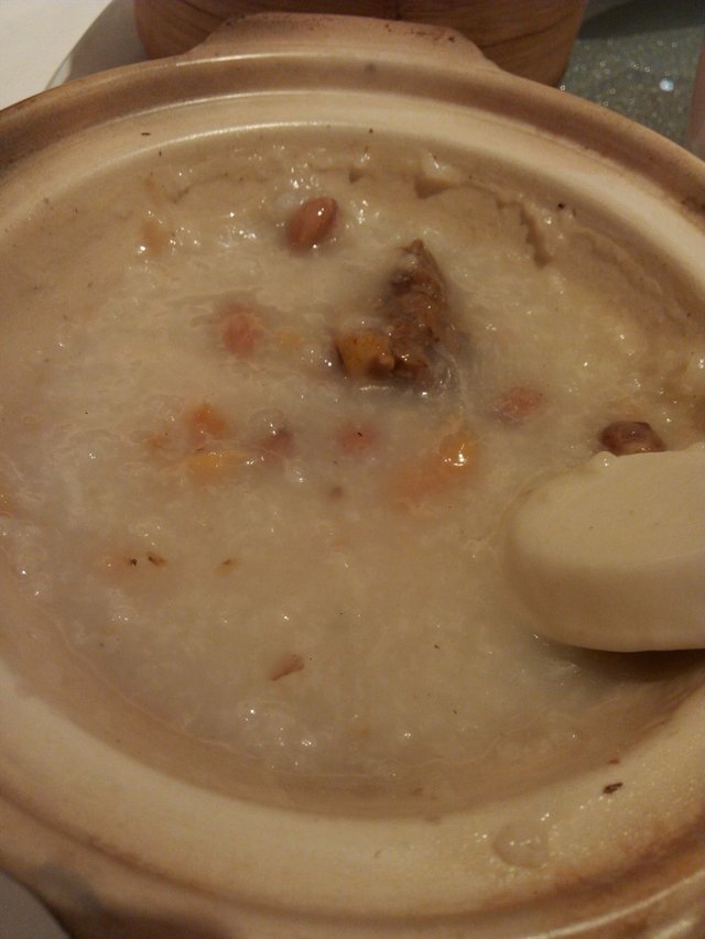 柴鱼花生猪骨粥