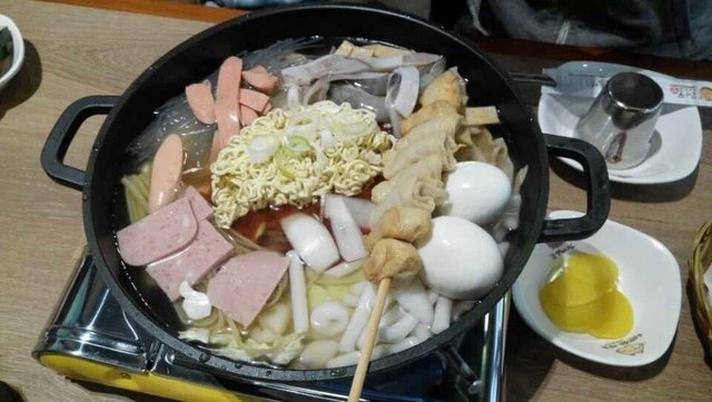 海鲜+火腿年糕火锅