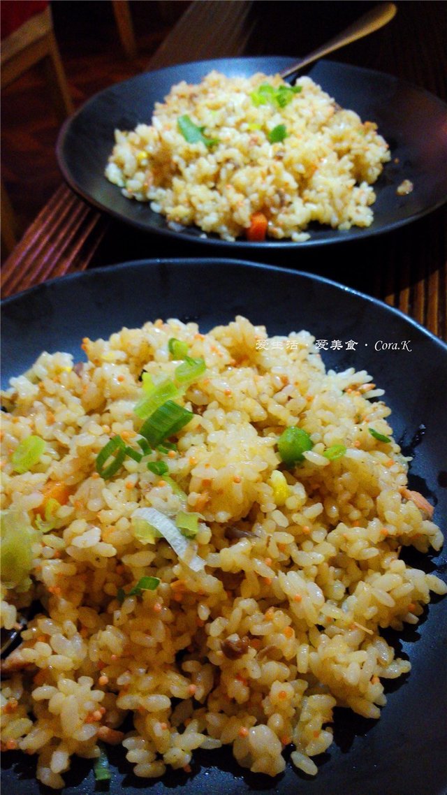 三文鱼蟹耔炒饭