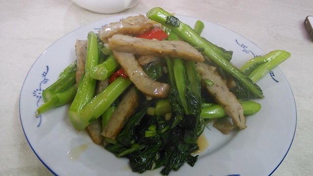 现在的菜心当季，菜心吃落无渣，鱼饼用料十足，