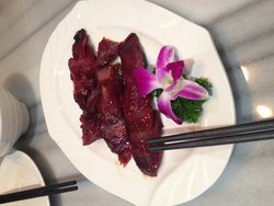 挺好的叉烧肉，很劲道，而且是新鲜做出来的，很好吃。