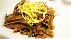 好大一份的说， 就是牛肉太少了， 不过上面倒是加了蛋皮~