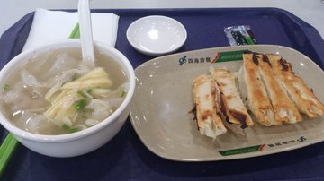 锅贴和小馄饨
