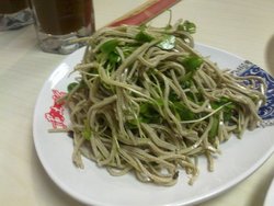 香椿苗拌豆腐丝
