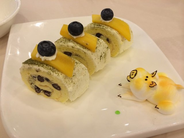 蓝莓红豆瑞士卷