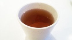 大麦茶是免费茶水， 第一杯是主动端上来的， 之后想喝就得喊服务员倒、