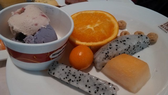 哈根拉斯和水果