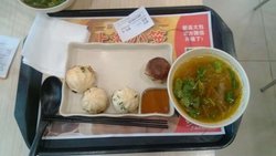 超级超级小得粉丝汤，几根粉丝，太失望了。生煎根本就是酸的面，不是新鲜做的，很难吃。