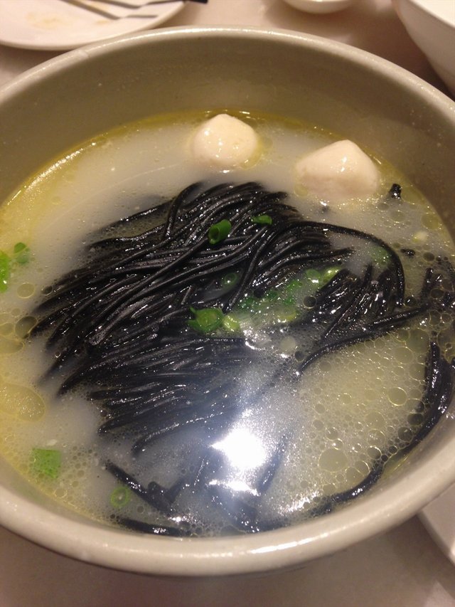 墨鱼汁面