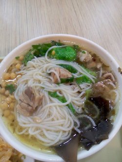 鸡块桂林米粉
