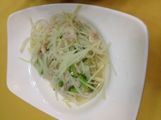烧得很清淡，有点肉丁