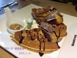 蛋香味浓郁哦，很松软的，有一些弹性。