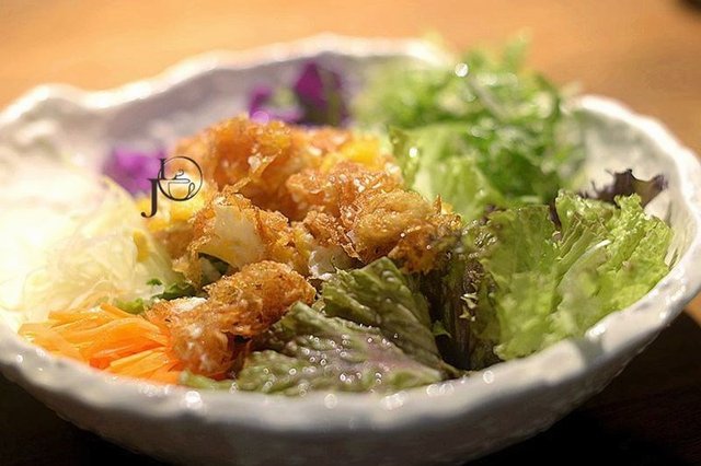 柠檬土鸡蛋拌鲜蔬