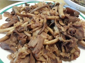 肥牛炒茶树菇