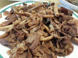 肥牛炒茶树菇