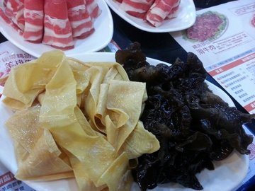 木耳和油豆皮的拼盘