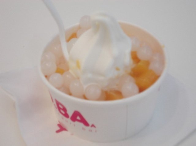 小杯酸奶冰激凌+爆爆珠+芒果