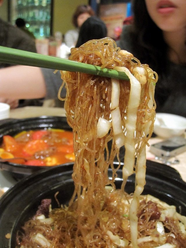 叉烧肉卷心菜粉丝煲