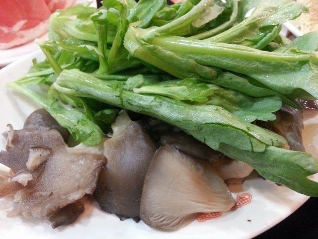 蘑菇茼蒿拼盘