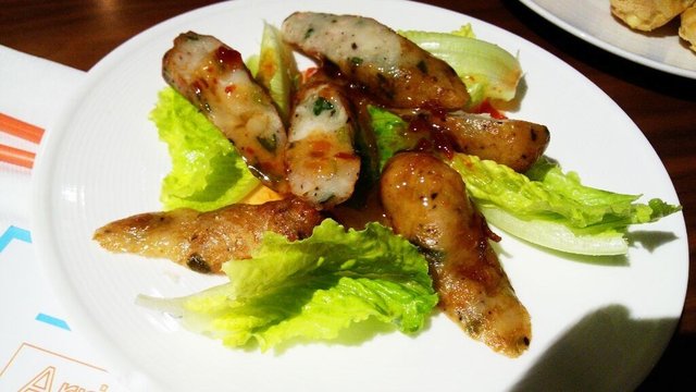 额，春卷等于肉肠？有点尴尬啊，不一样的春卷。。肉蛮嫩的。。。
