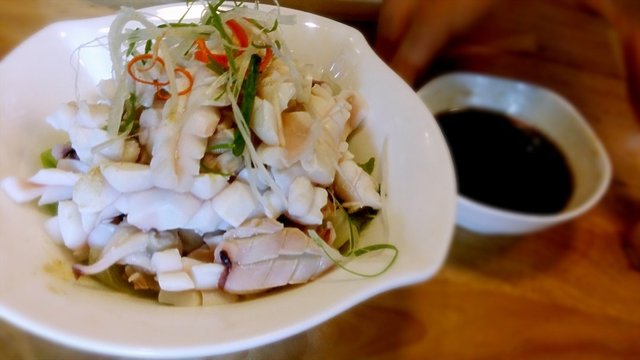 白灼鲜鱿鱼