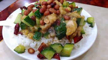 鸡丁盖浇饭