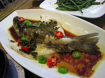 鲜花椒蒸鲈鱼