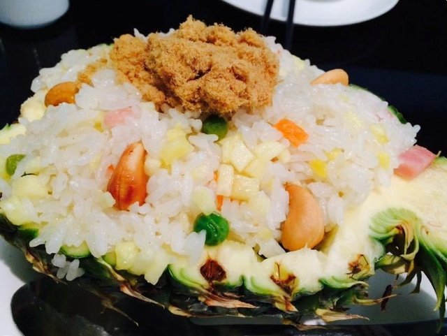 菠萝海鲜炒饭