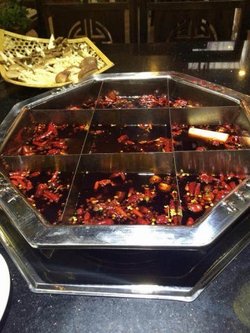 九宫格牛油锅
