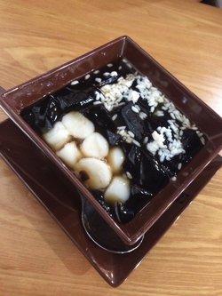酒酿圆子龟苓膏