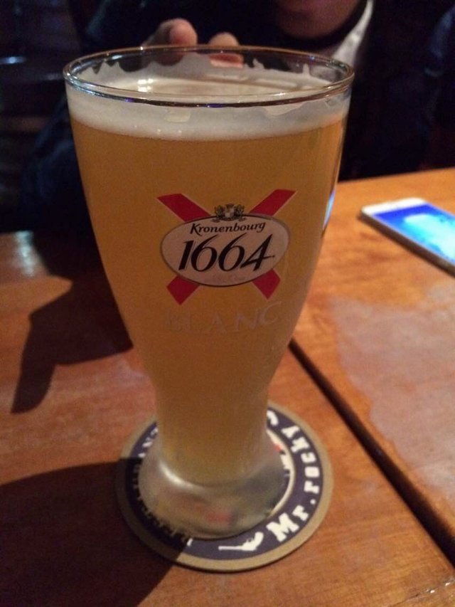特大杯啤酒