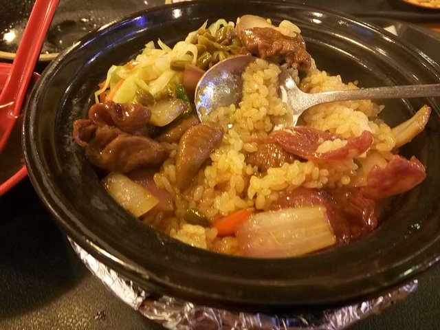 肥肠腊肉煲仔饭