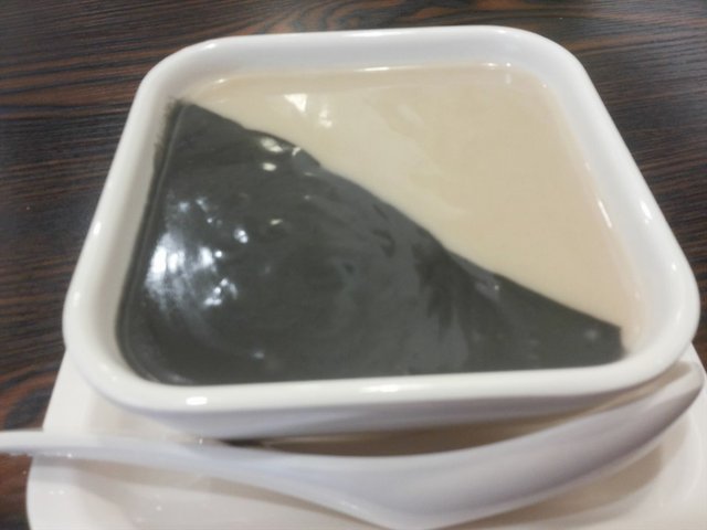 芝麻糊配核桃露