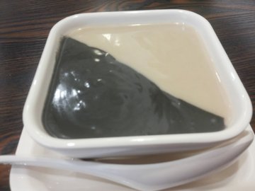 芝麻糊配核桃露