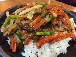 黑椒牛柳石板饭