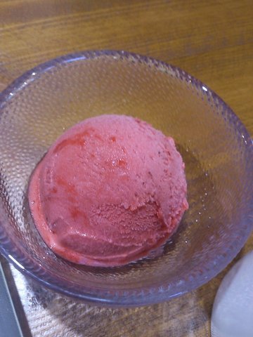 树莓冰淇淋