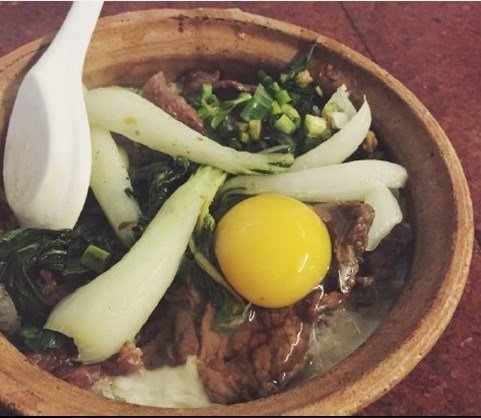 窝蛋牛肉饭