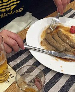 纽伦堡香肠配酸菜土豆泥