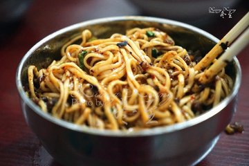 素椒杂酱面
